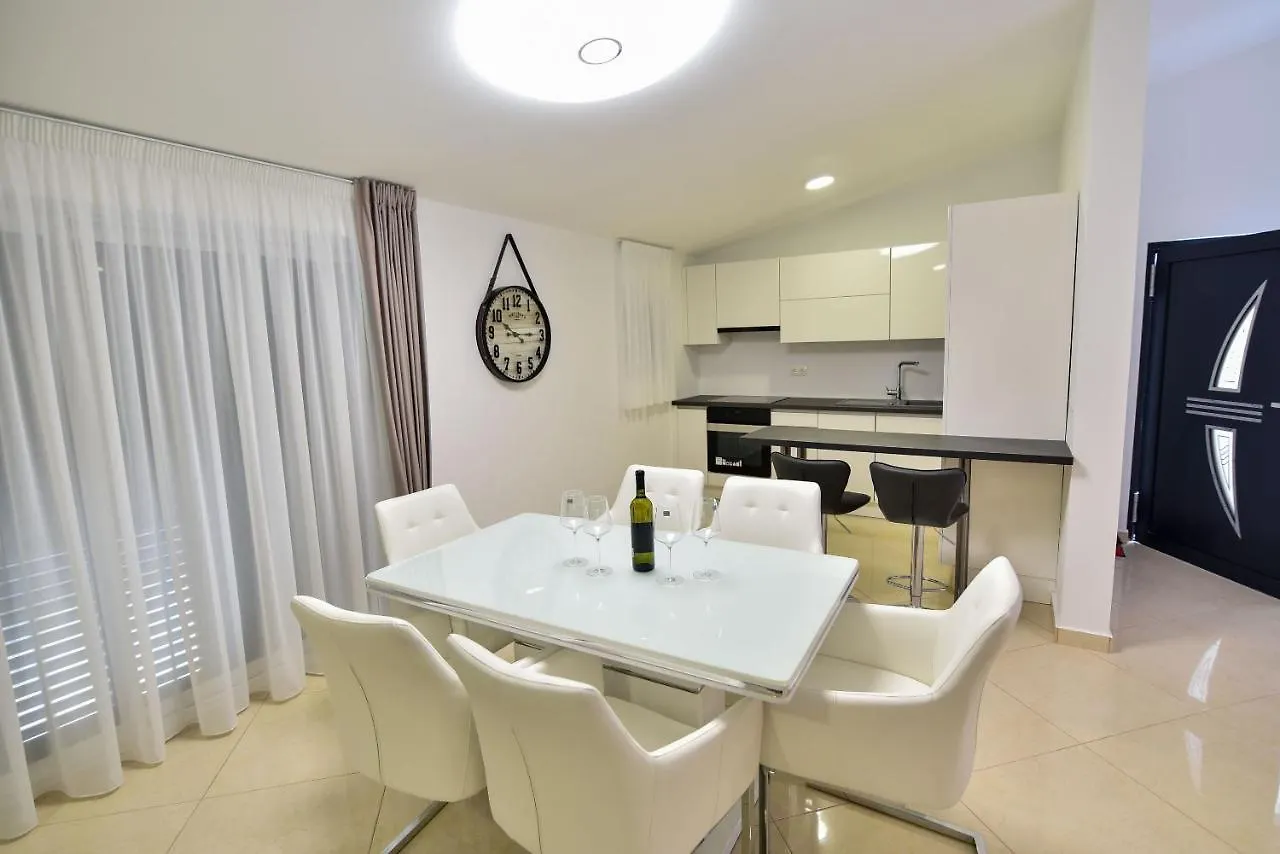 Apartments Sana Vir